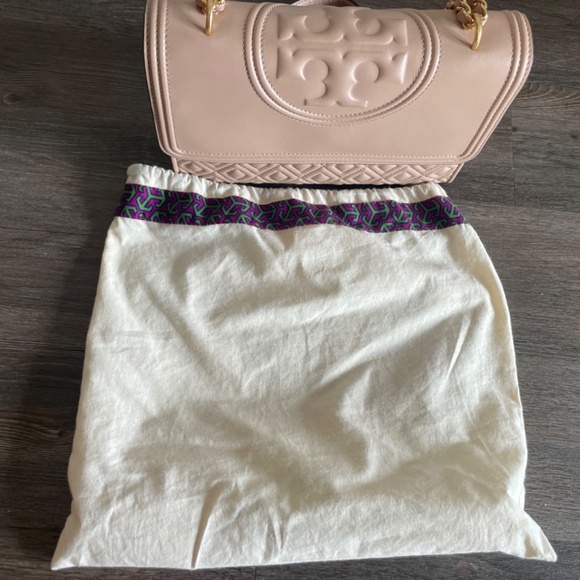 Fleming Quilted Lambskin Leather Convertible Shoulder Bag - Picture 6 of 6